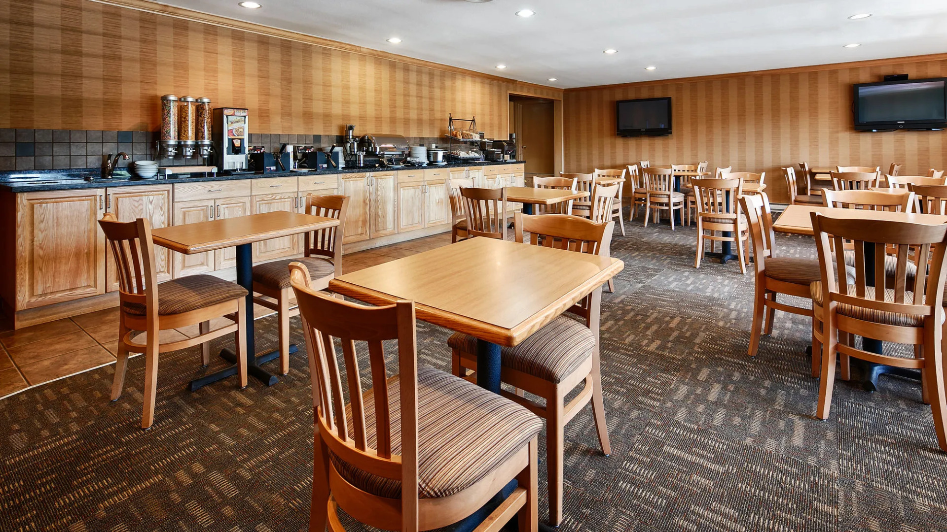 Photo - Best Western Plus Country Meadows Inn