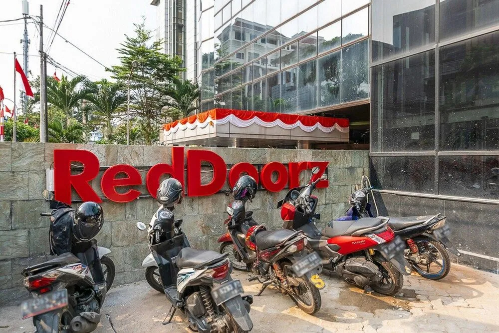 Foto - RedDoorz Plus near Taman Ismail Marzuki