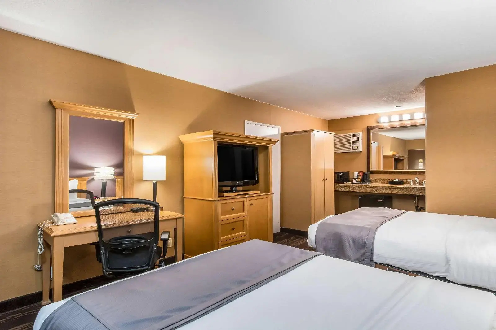 Photo - Best Western Plus Stovall's Inn