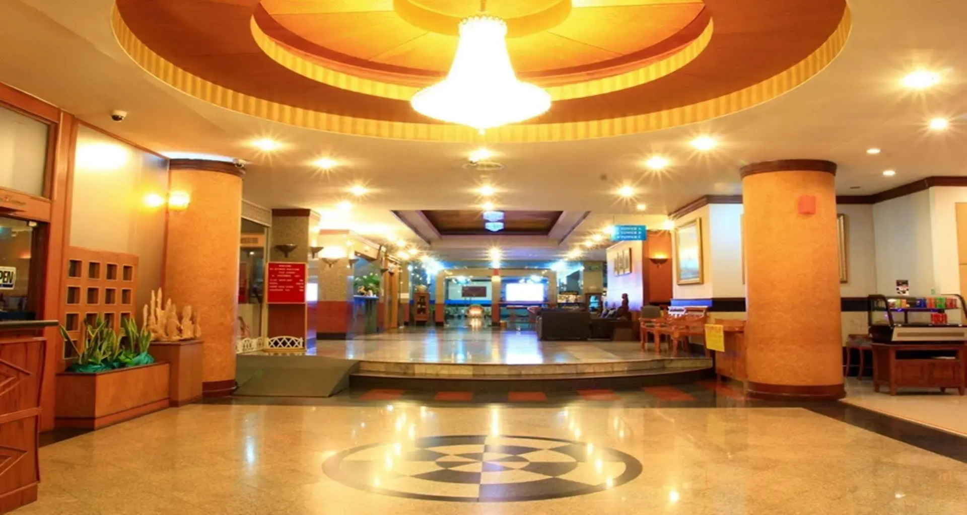 Photo - Summit Pavilion Hotel