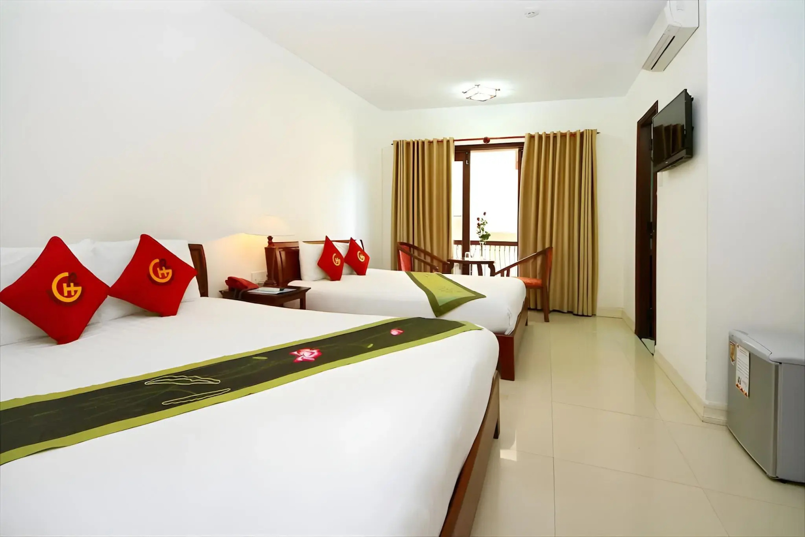Photo - Golden River Hotel