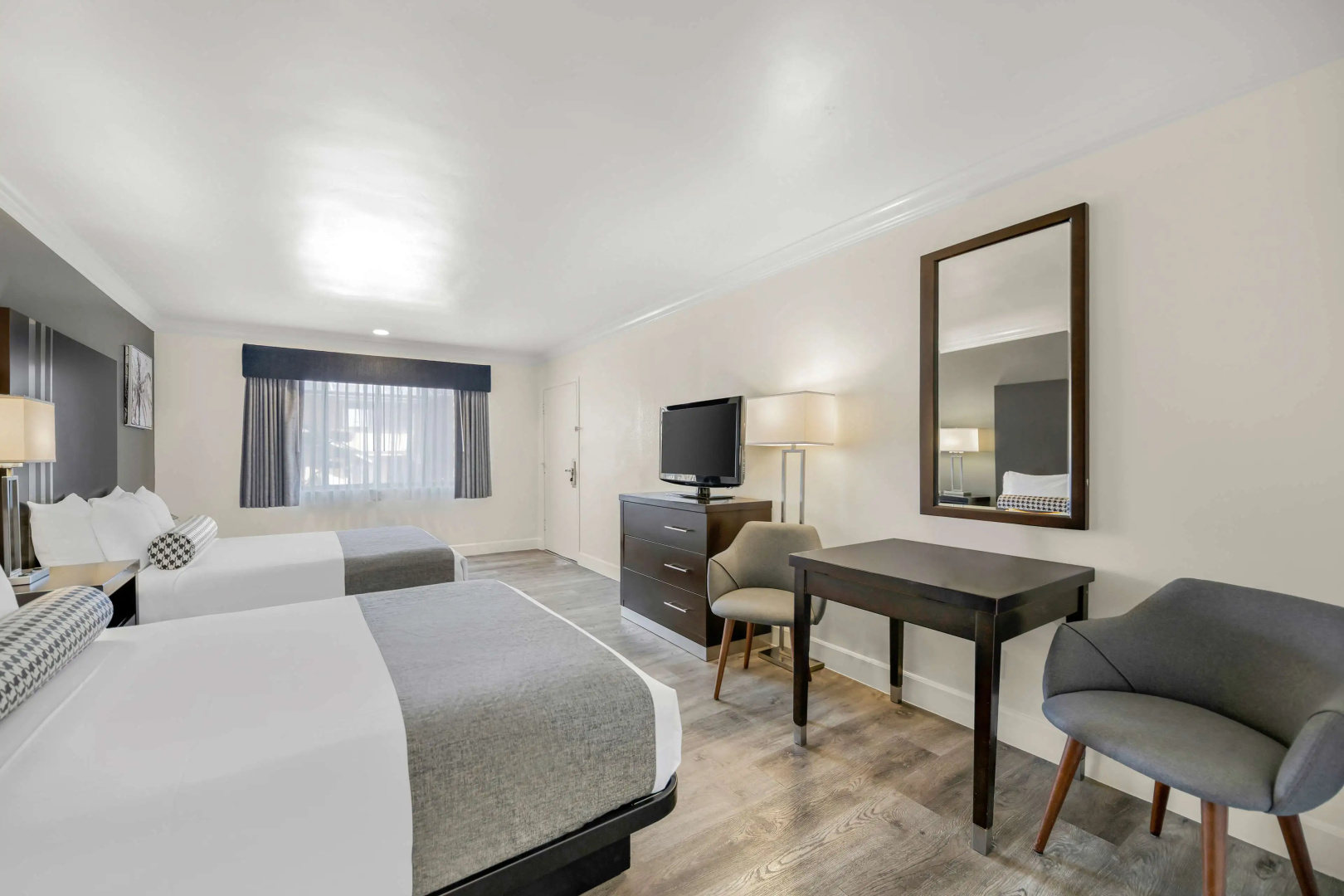 Photo - Best Western Park Crest Inn