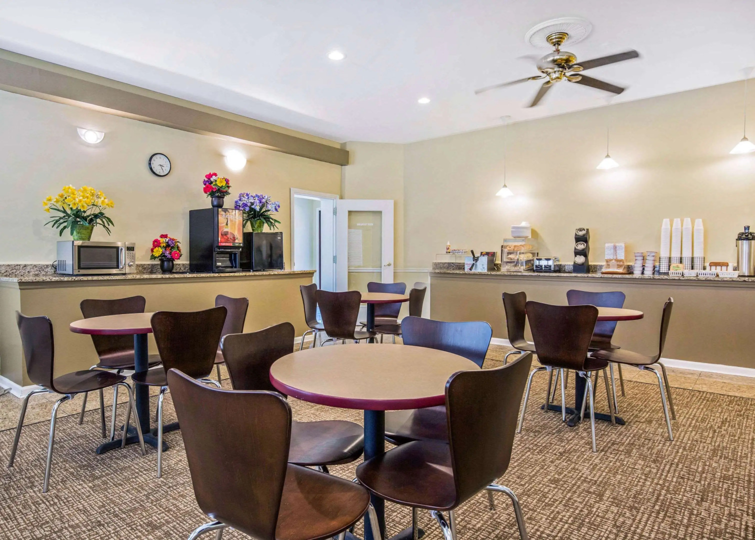 Photo - Rodeway Inn Lyons - La Grange