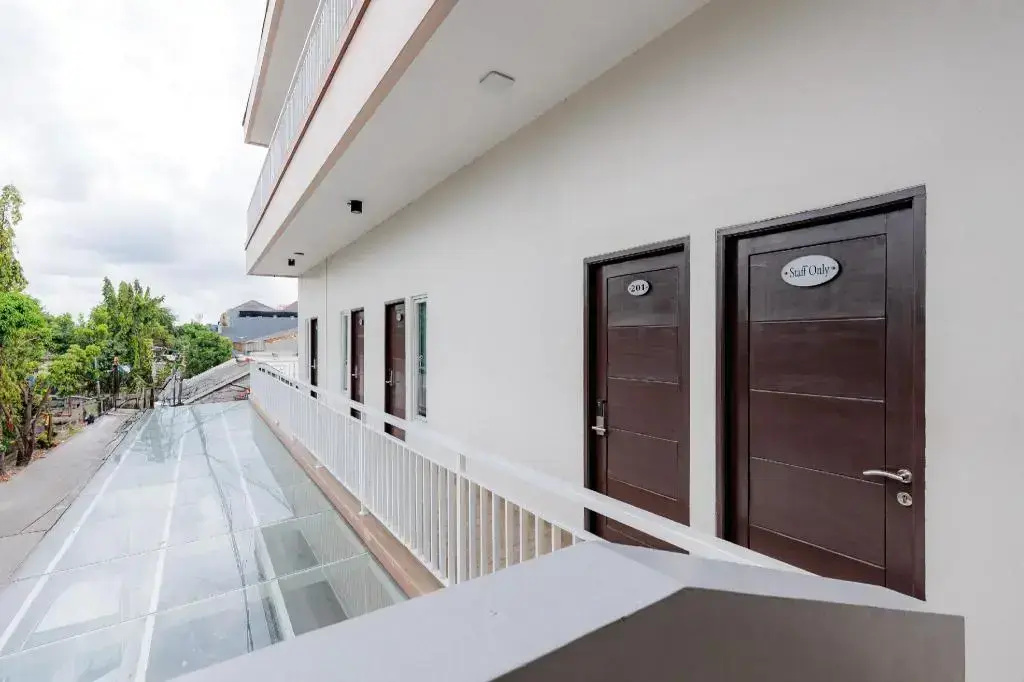 Foto - RedDoorz near Taman Palem