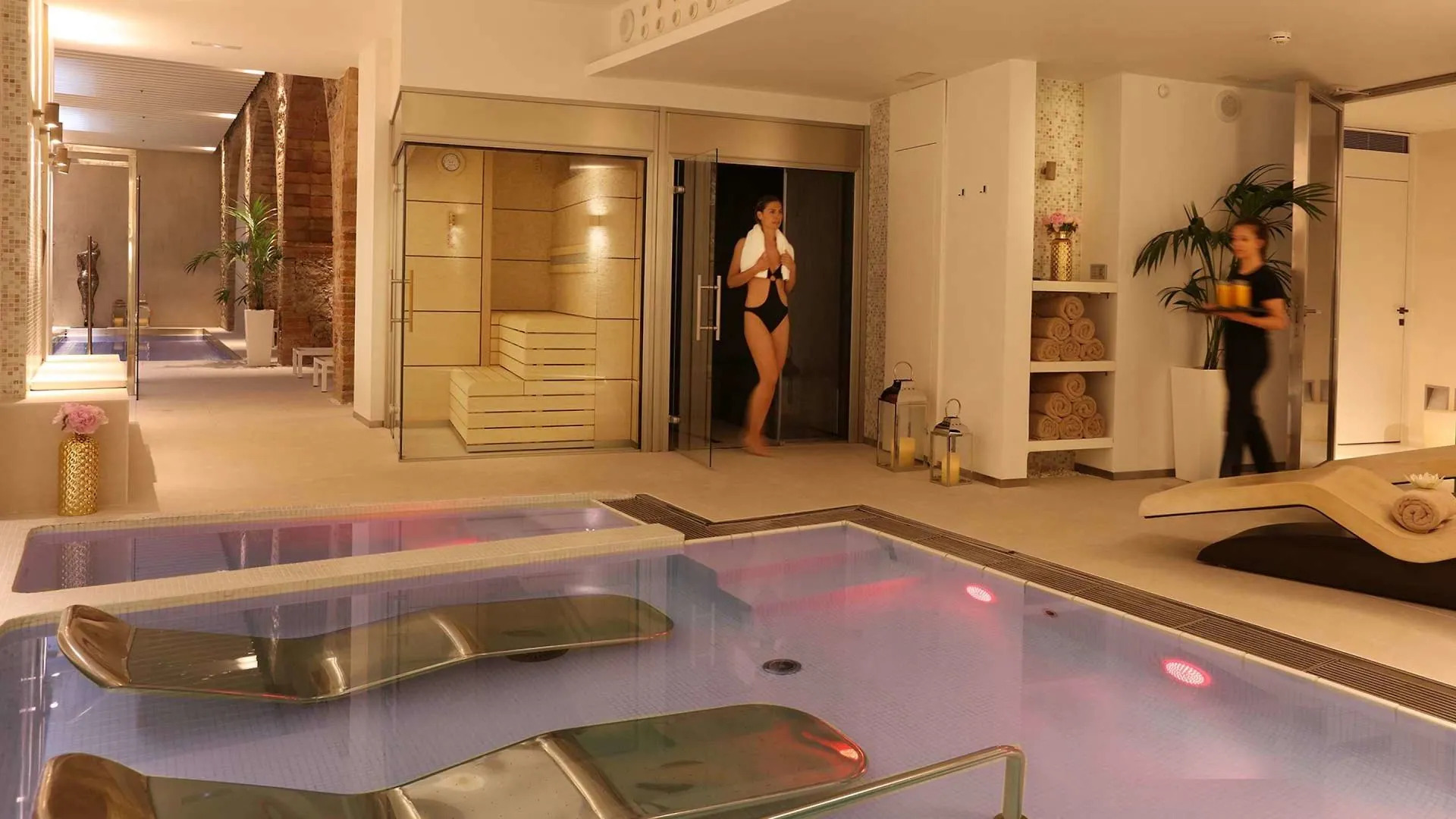 Photo - ABaC H&R Barcelona Monument