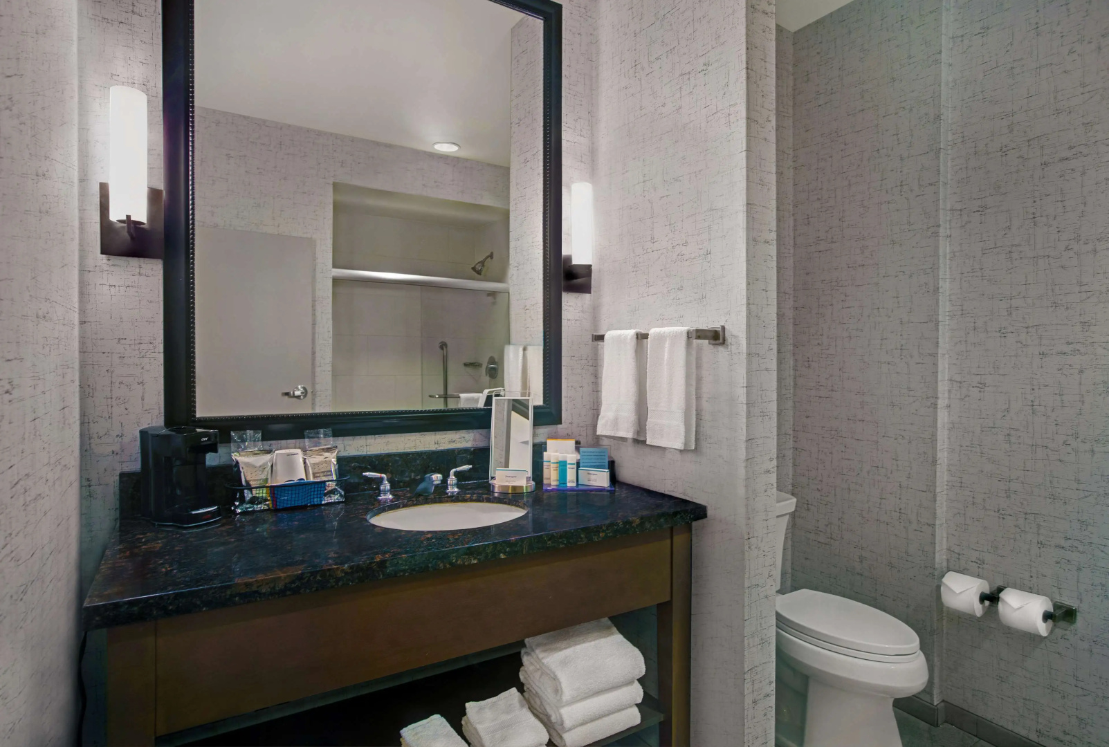 Photo - Hampton Inn & Suites Austin @ The University / Capitol
