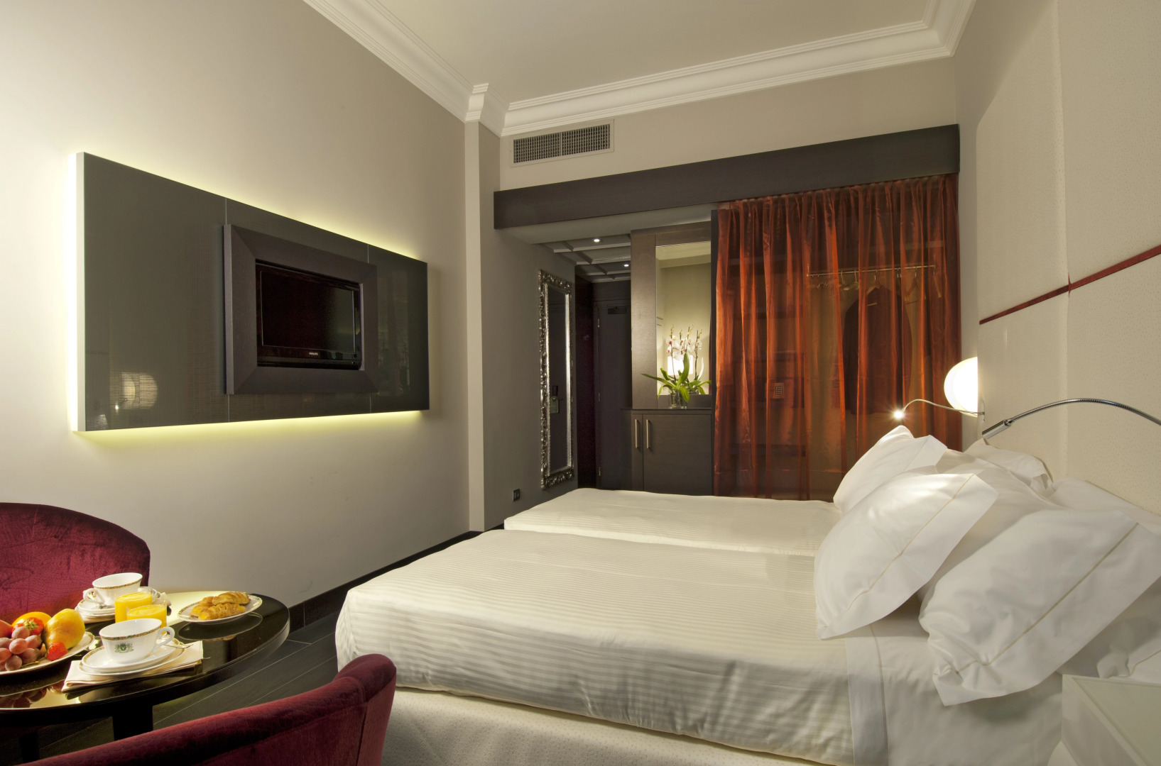 Foto - Sina De La Ville