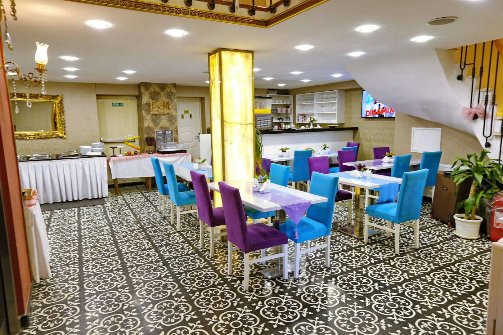 Photo - Diamond Royal Hotel