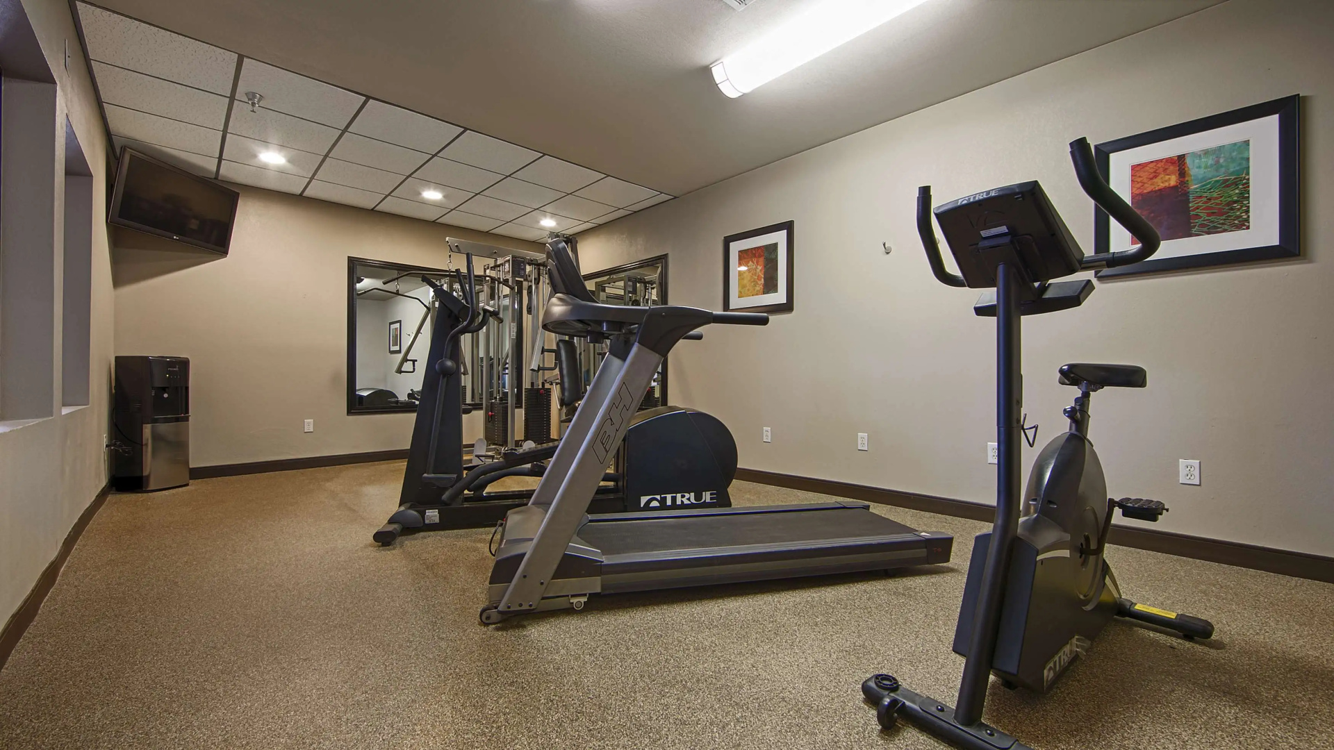 Photo - Best Western Plus Woodland Hills Hotel & Suites