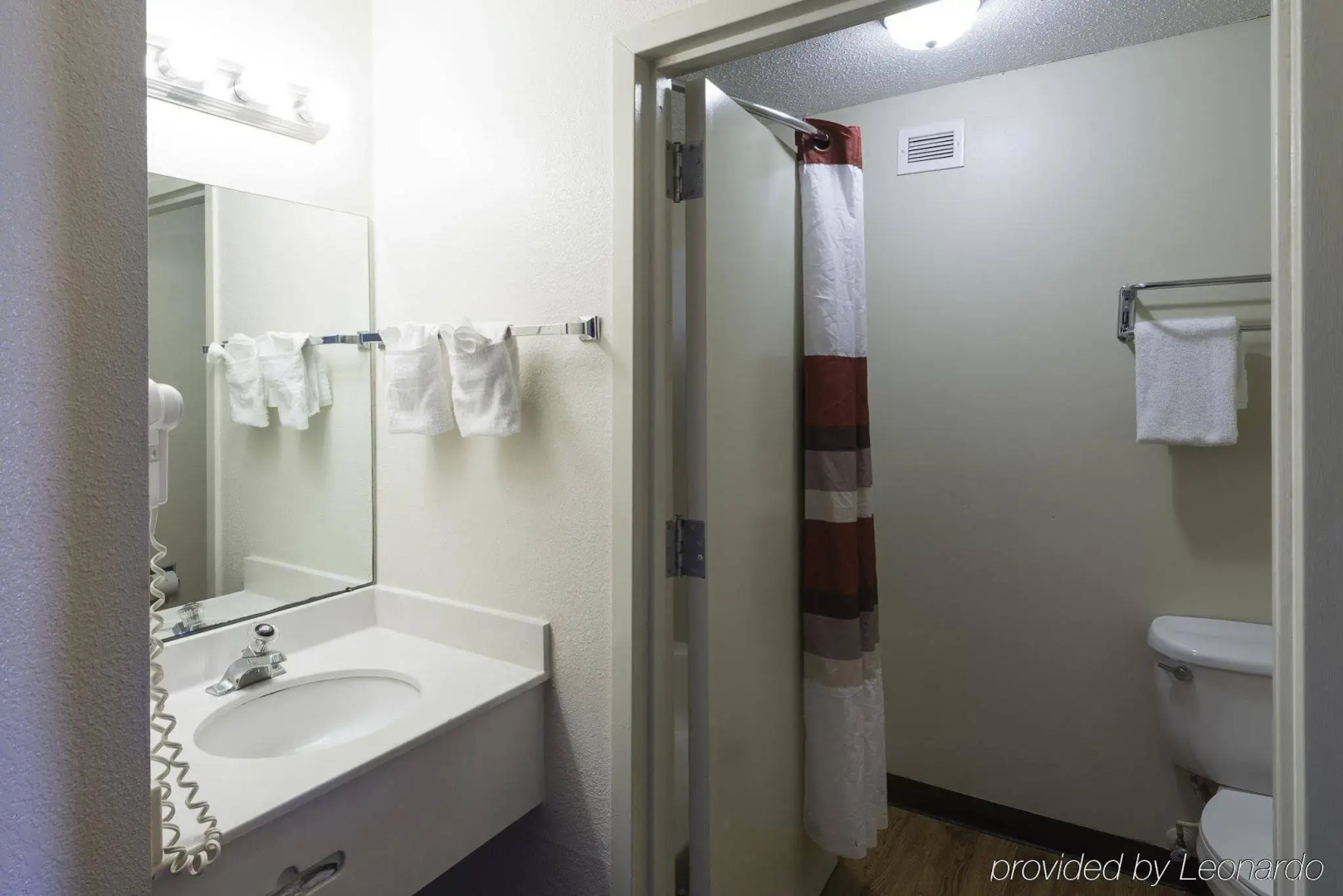 Photo - Red Roof Inn & Suites Savannah Airport