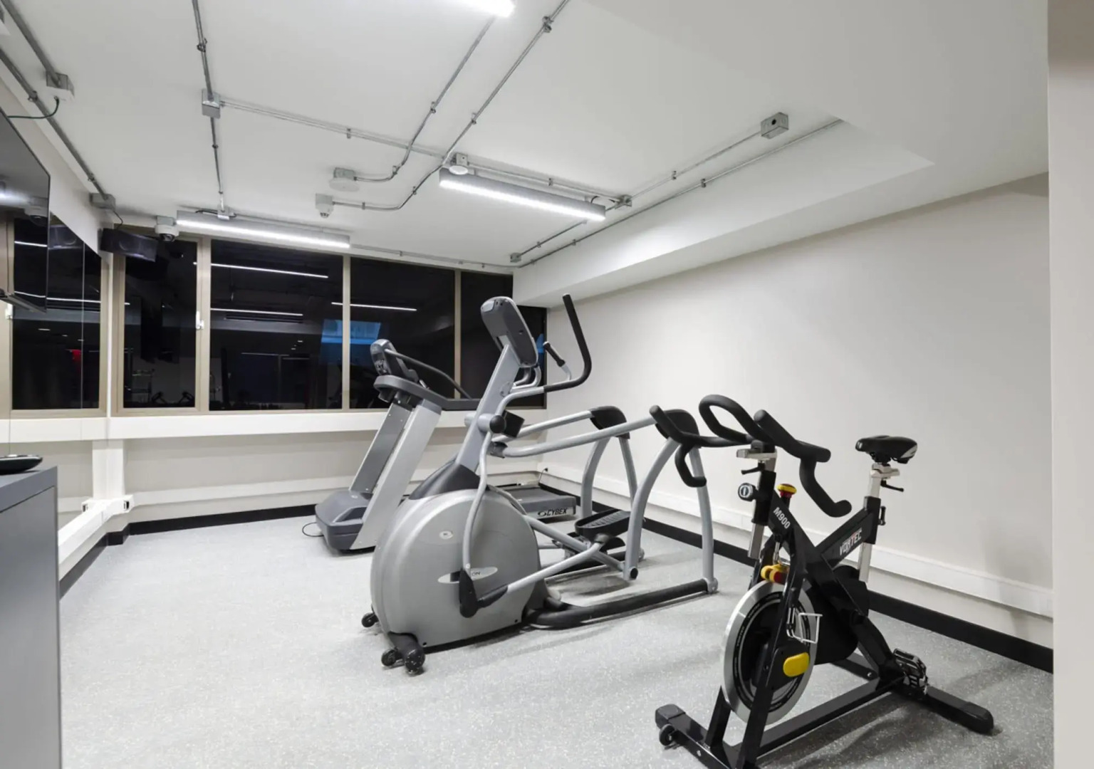 Foto - 45 by Director