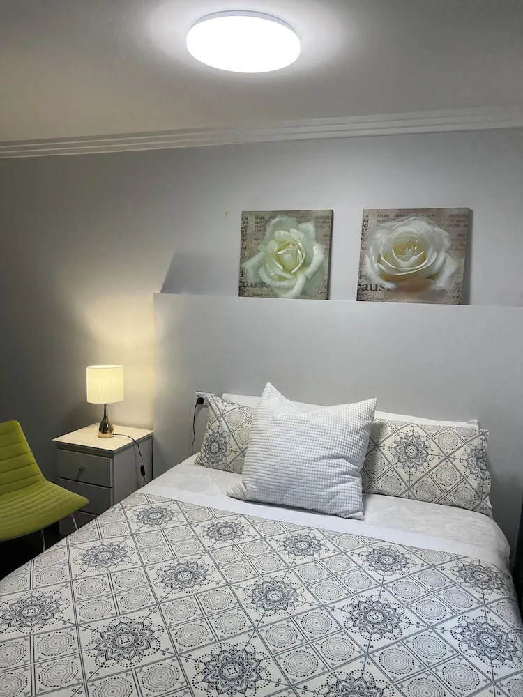 Photo - Sunny Rooms Mascot