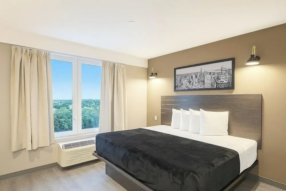 Foto - LIV Hotel Bronx GRAND OPENING