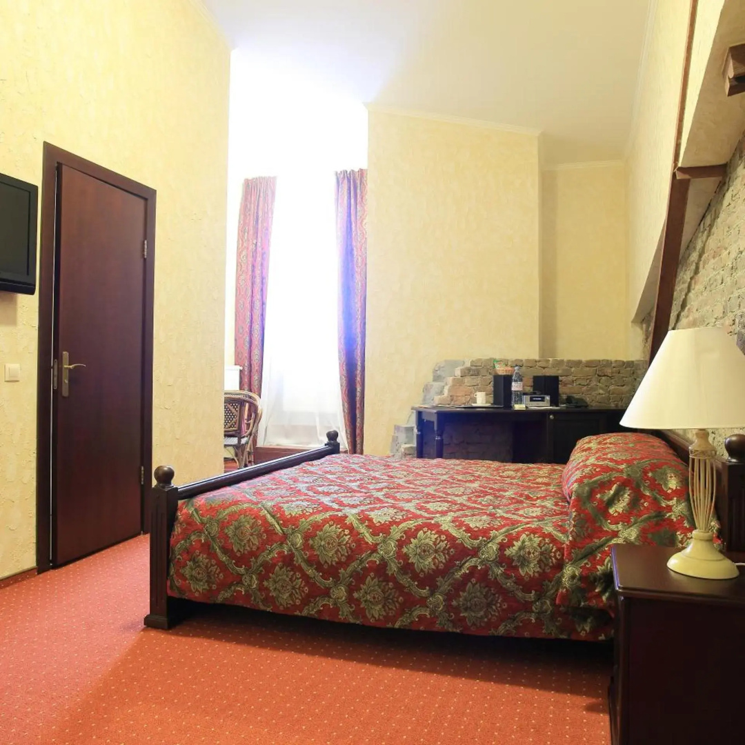 Photo - Monte Kristo Hotel