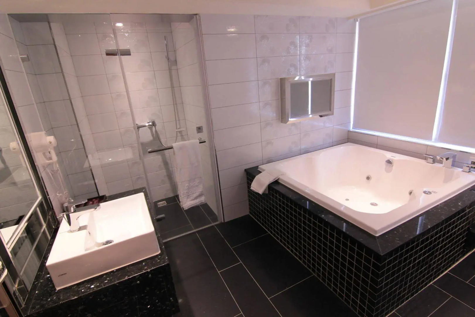 Photo - V-one Vogue Hotel