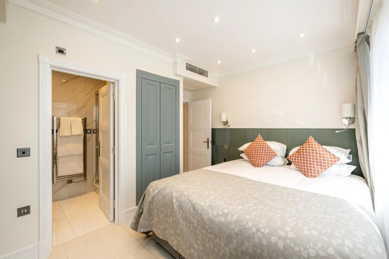 Photo - Fountain House Apartments - Hyde Park, London