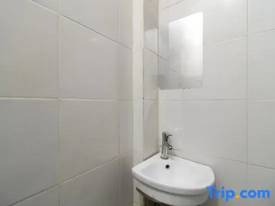 Foto - Urbanview Hotel Bizhome Artha Gading Boulevard by RedDoorz