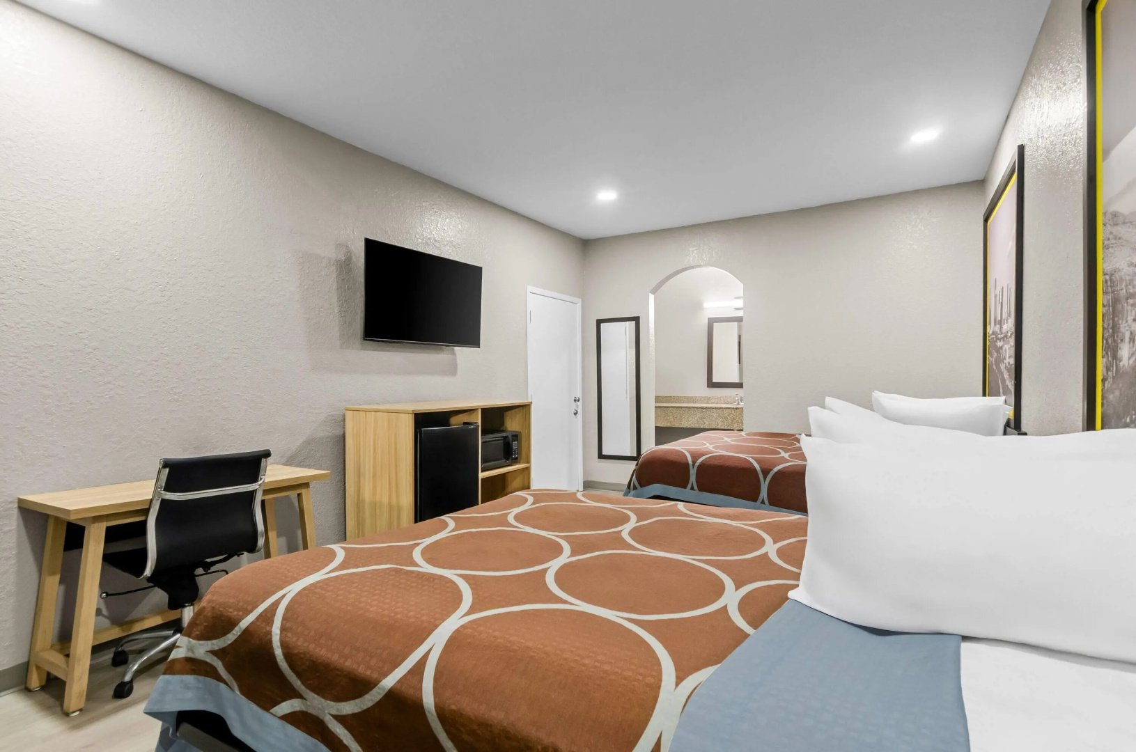 Photo - Super 8 by Wyndham Houston/Brookhollow NW