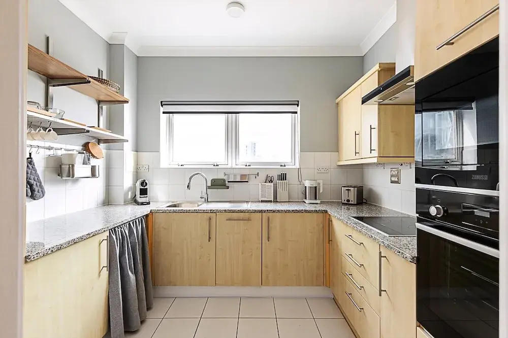Photo - Bright and Stylish Riverside Haven in Canary Wharf