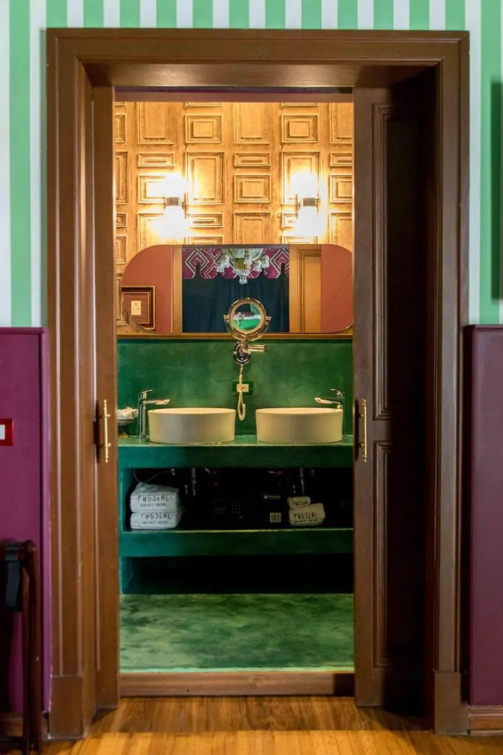 Photo - Pug Seal Polanco Anatole France