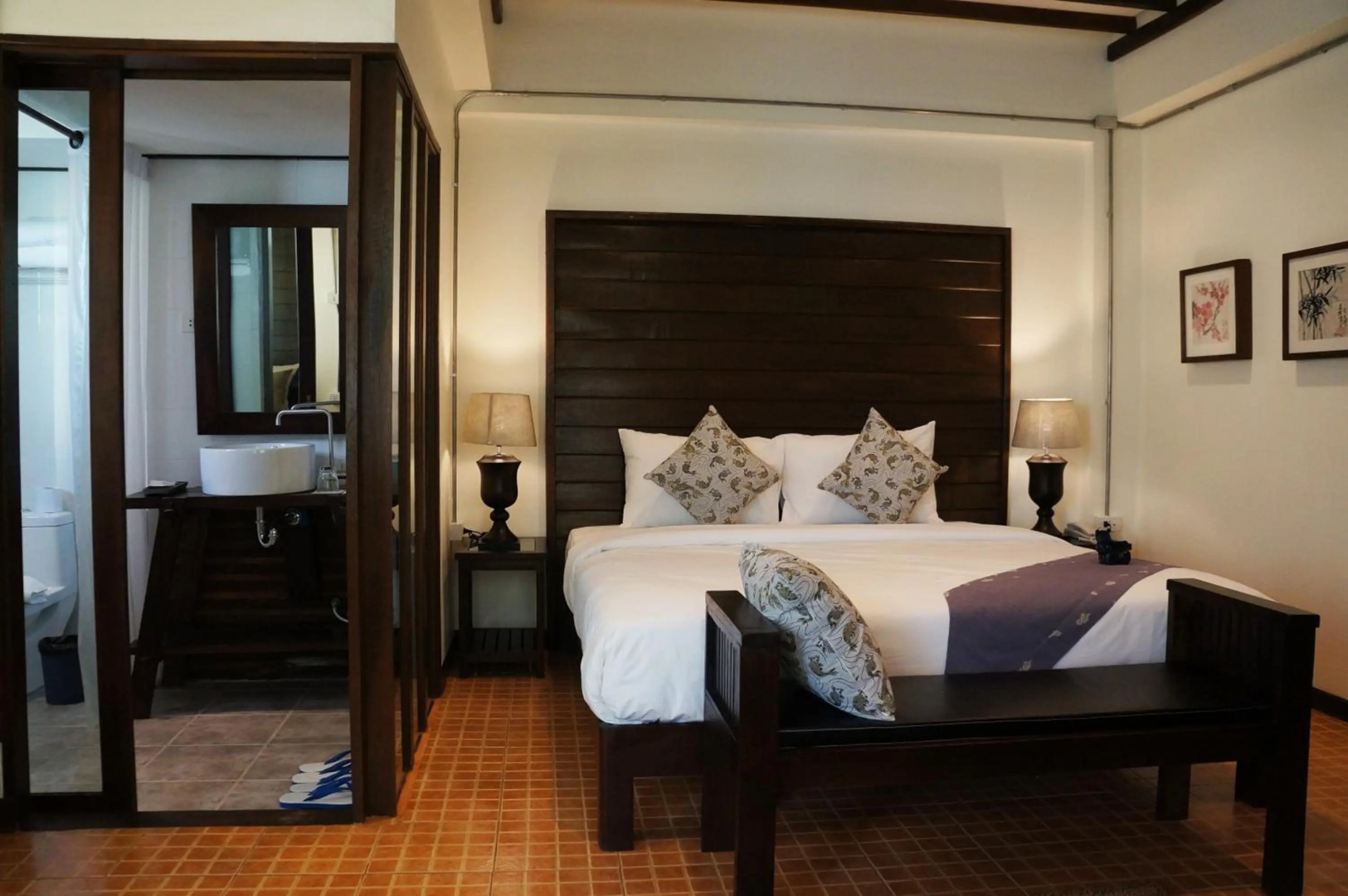 Photo - Kampaeng Ngam Hotel - Steps to Night Bazaar & Old City