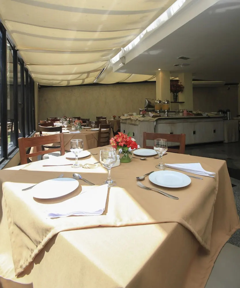 Foto - Bienal Suítes