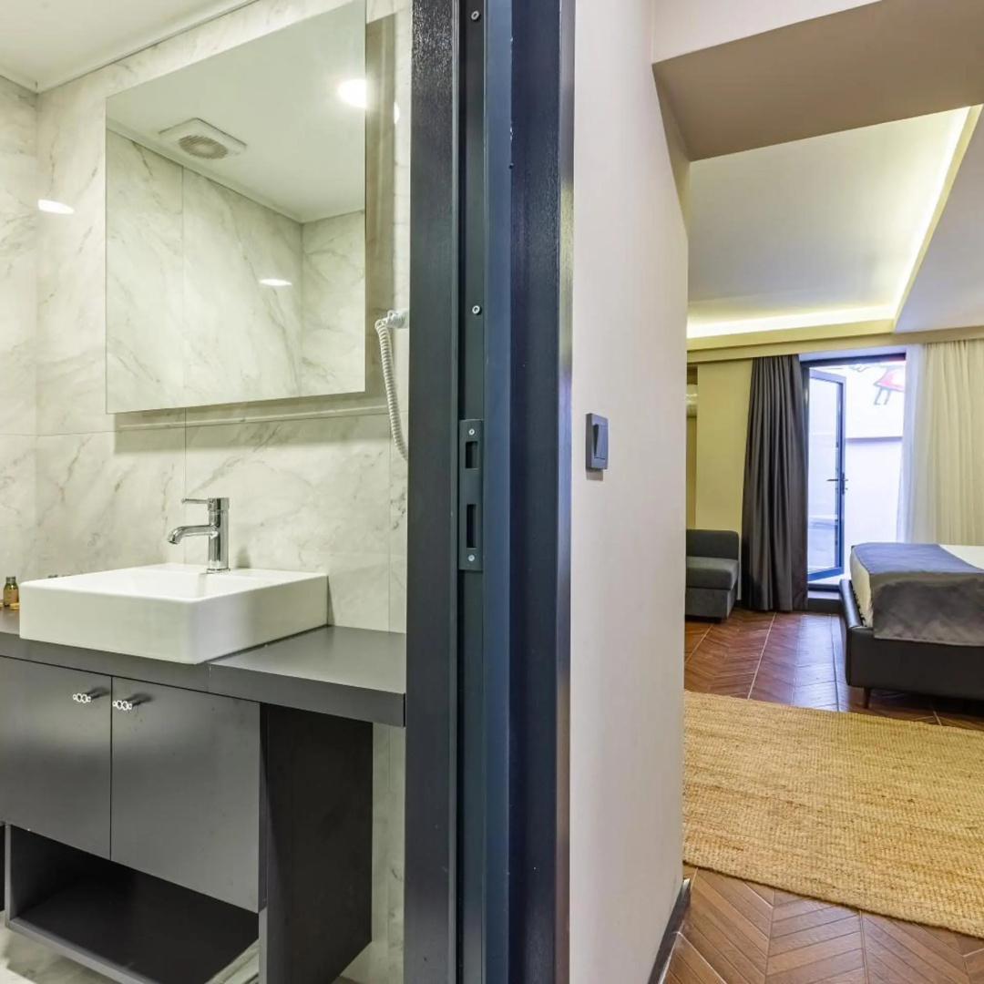 Photo - SNOG Rooms & Suites