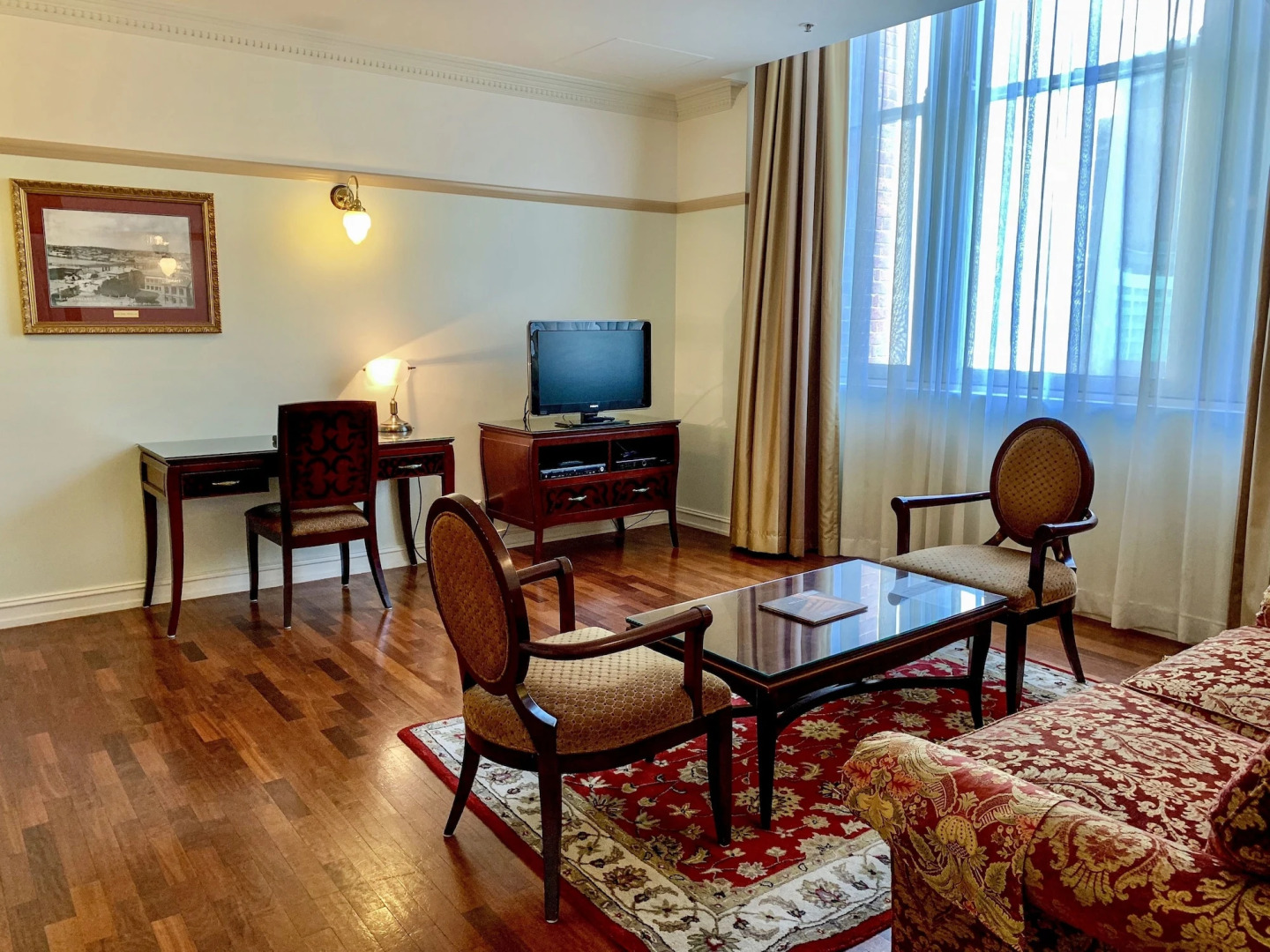 Photo - Royal Albert Hotel