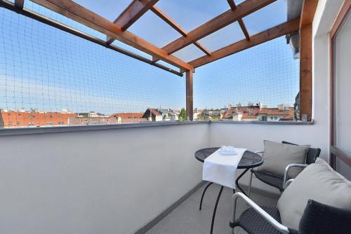 Foto - Prague Season Three Stars