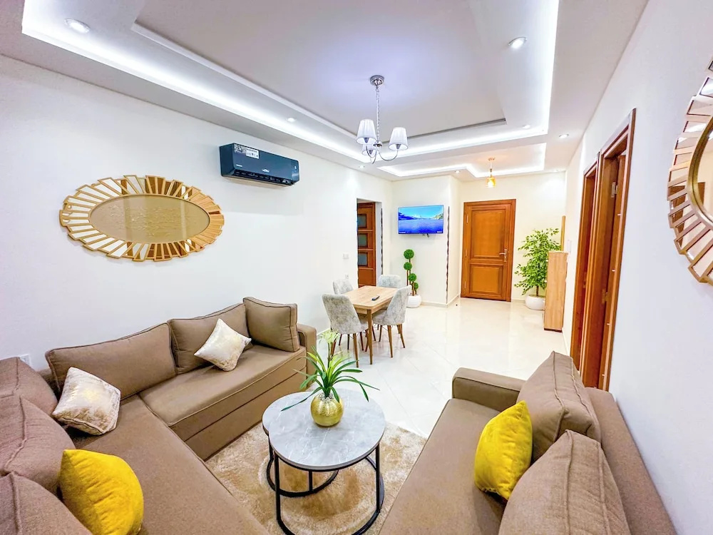 Elite Holiday Homes - Luxury & Centric Flat