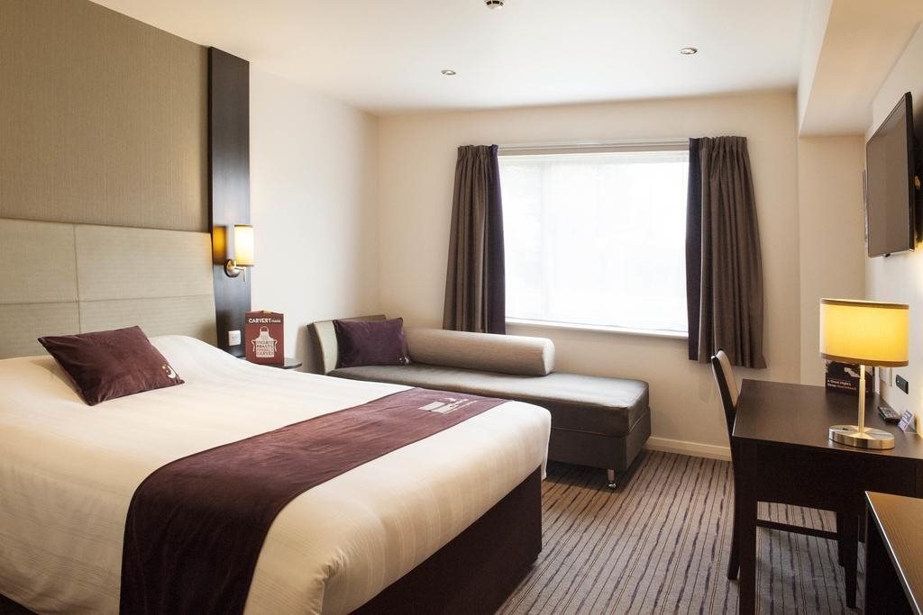Premier Inn Manchester Trafford Centre South
