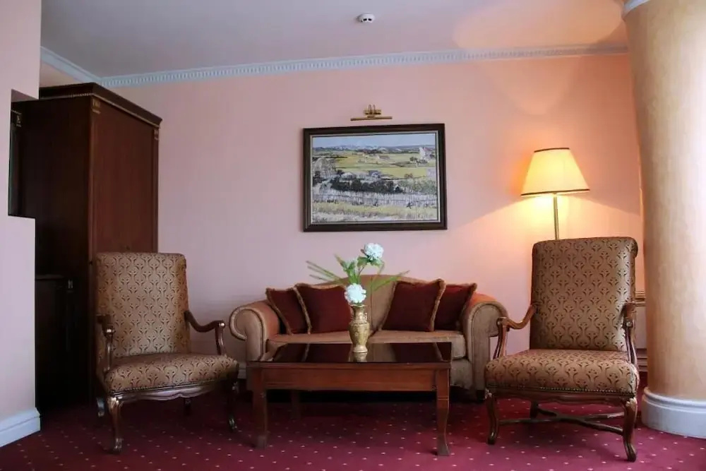 Photo - Stone Bridge Hotel