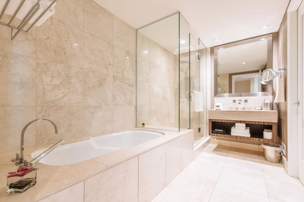 Photo - L'Hermitage Hotel