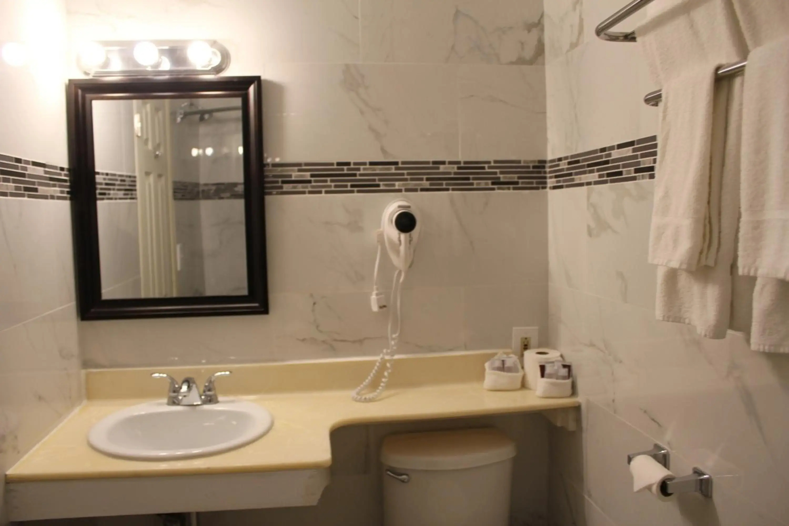 Photo - Grand Inn