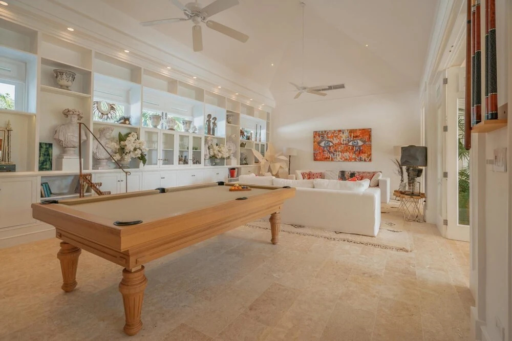 Foto - Unique lake-front 10-bedroom mansion in most luxurious resort of the caribbean