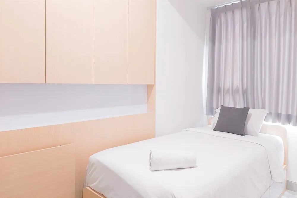 Homey And Good Place 2Br At Collins Boulevard Apartment