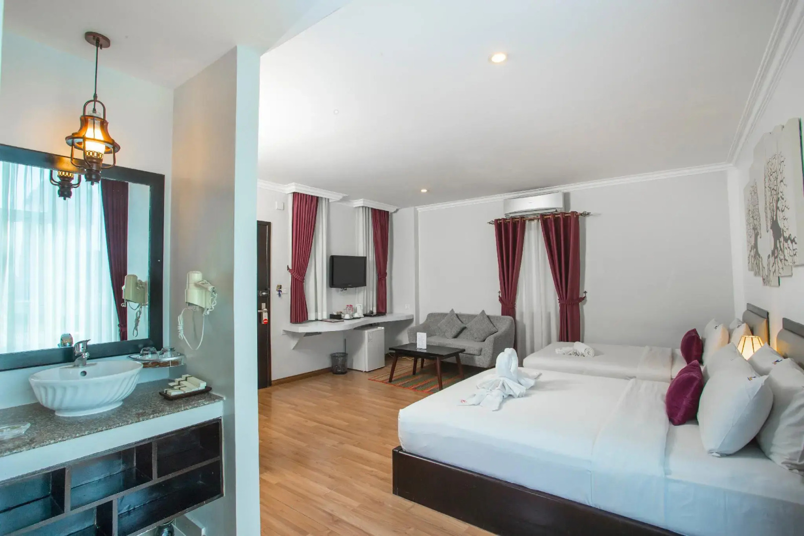 Photo - King Grand Boutique Hotel