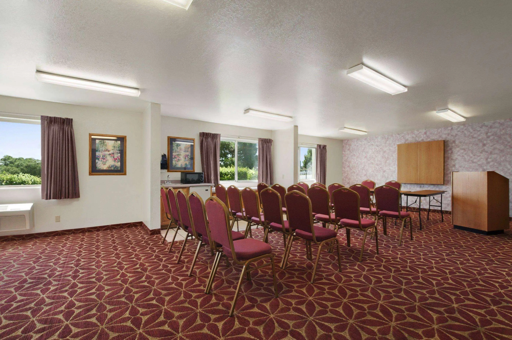Photo - Super 8 by Wyndham Austin North/University Area