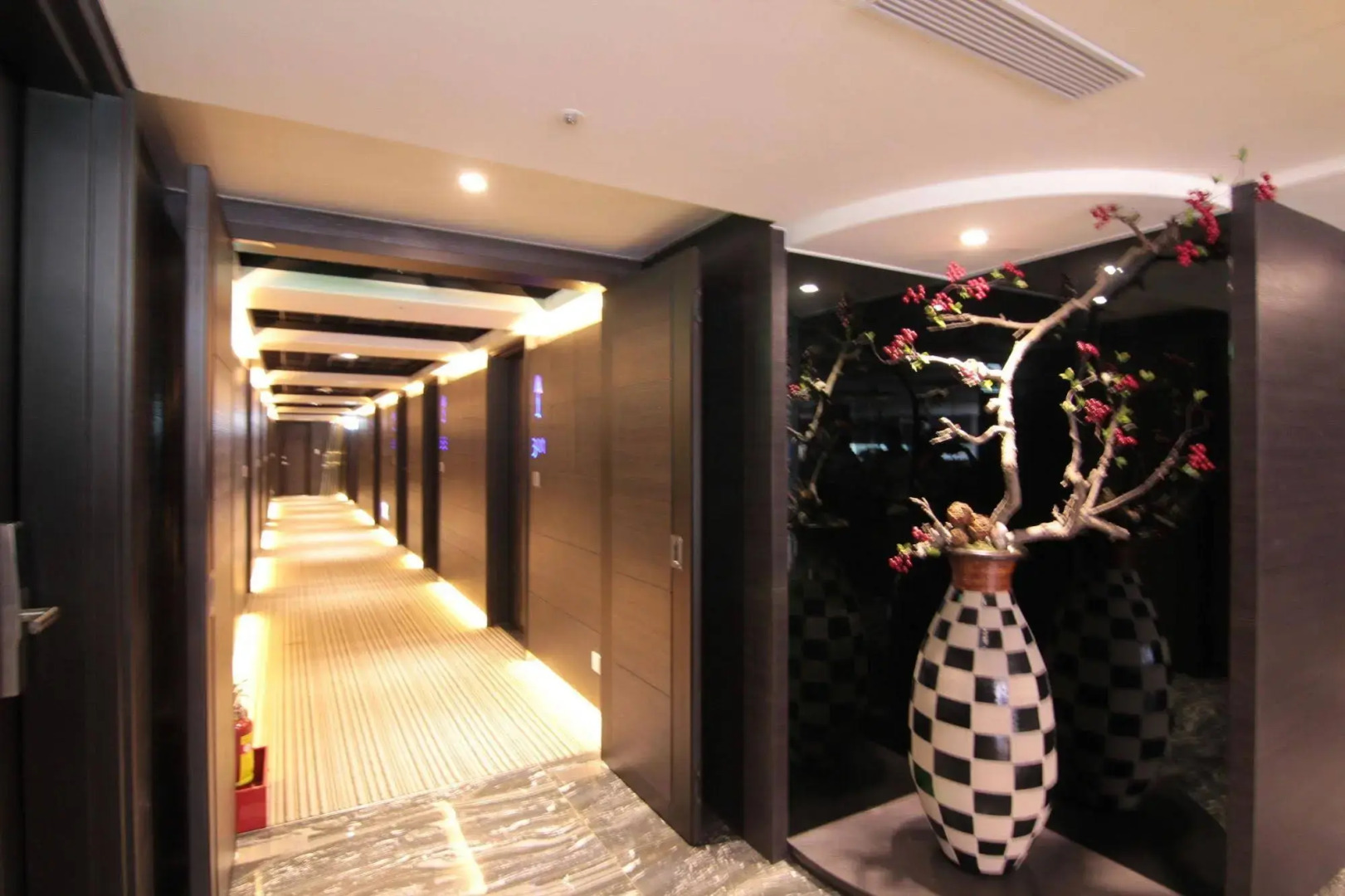 Photo - V-one Vogue Hotel