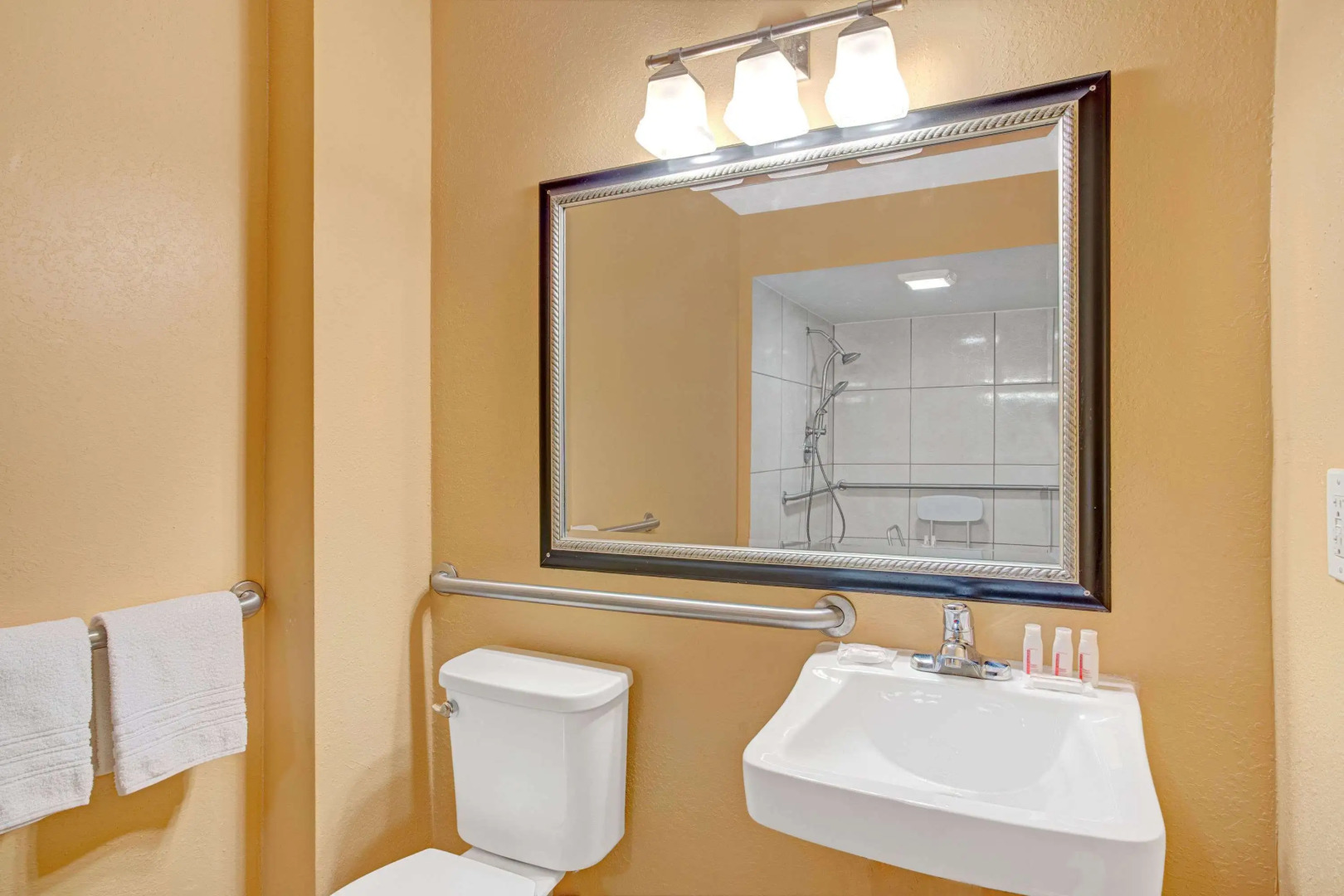Foto - Days Inn & Suites by Wyndham Tampa Fairground-Casino-Ybor