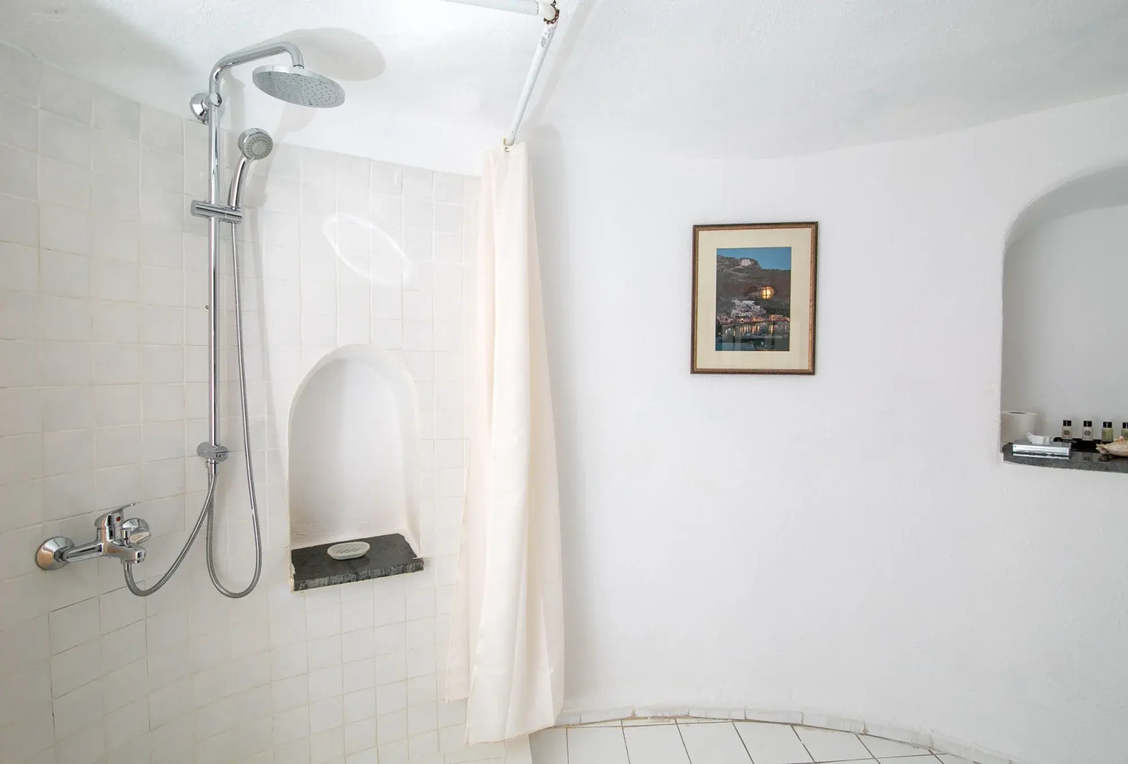 Photo - Alexander's Suites