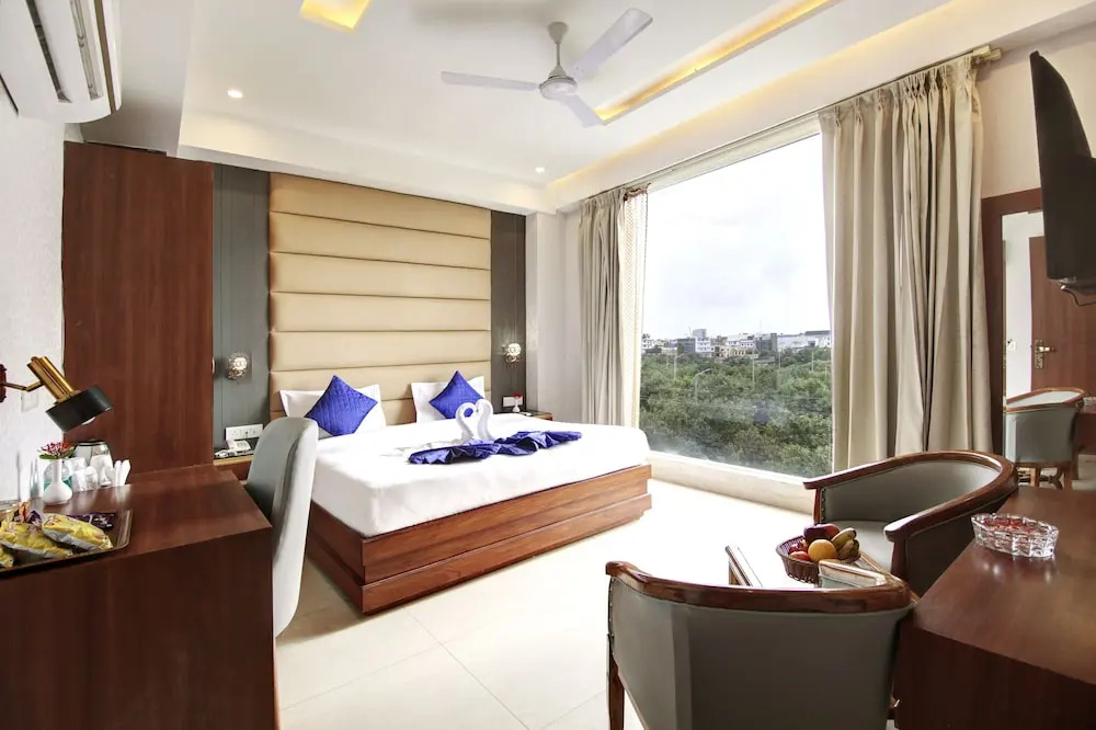 Marks Hotel & Banquet