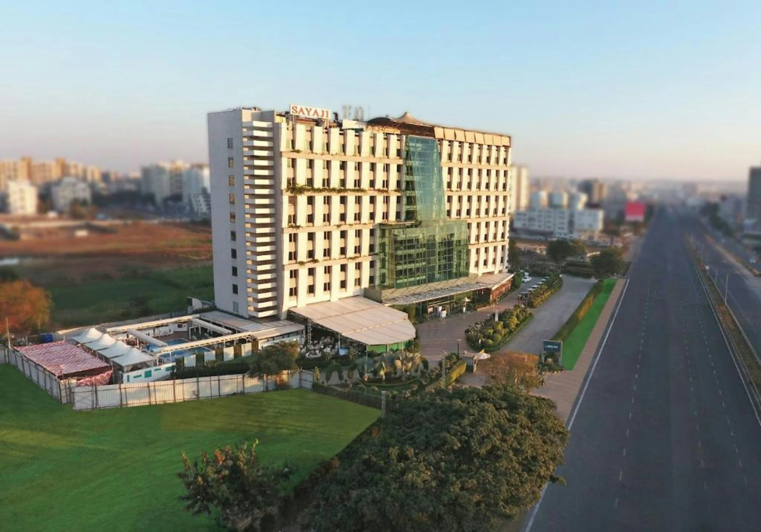 Foto - Sayaji Pune