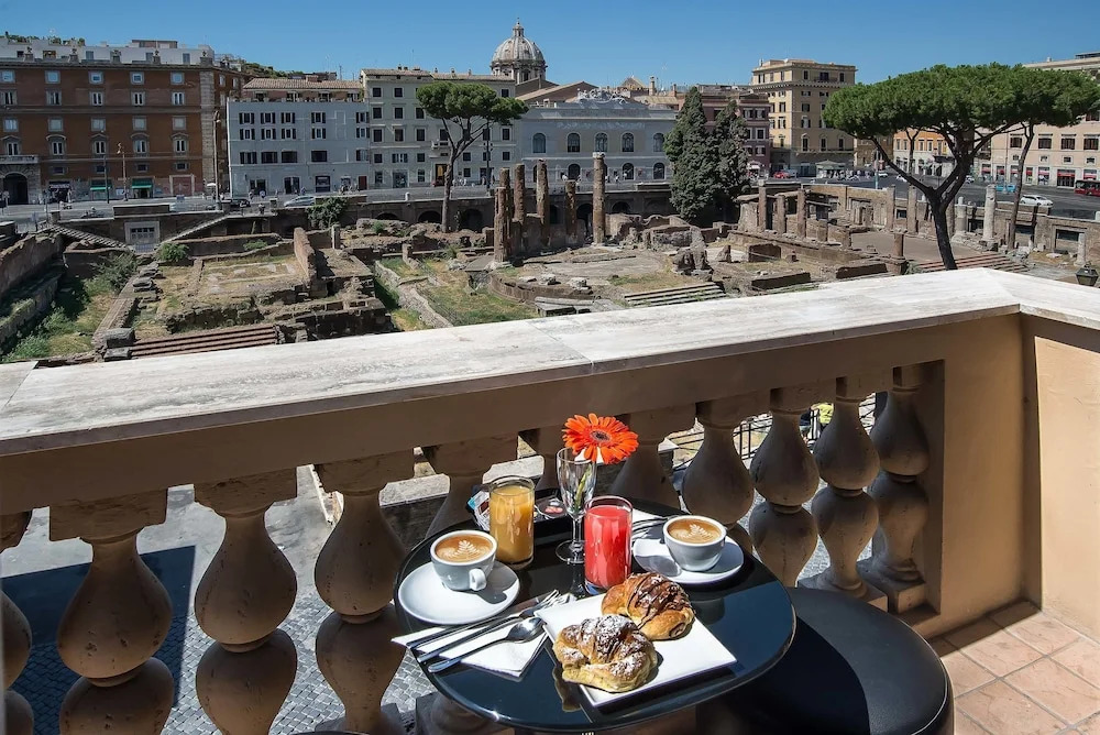 Photo - Temple View FCollection Superior Relais