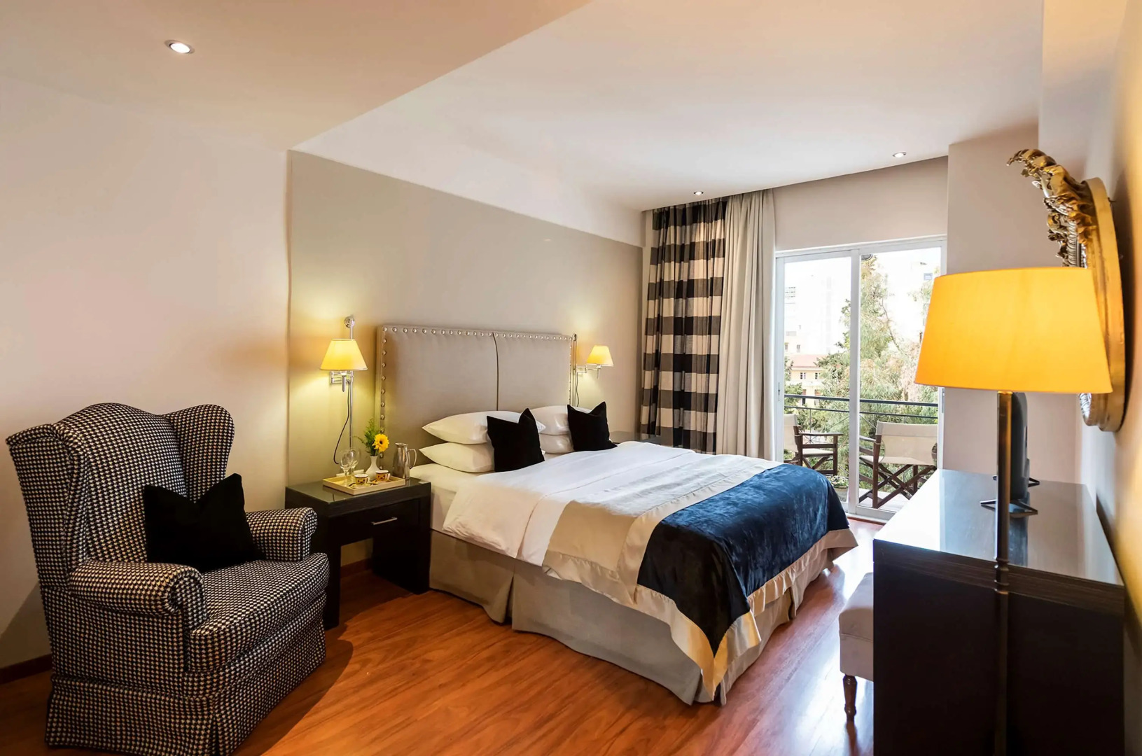 Foto - Best Western Plus Embassy Hotel