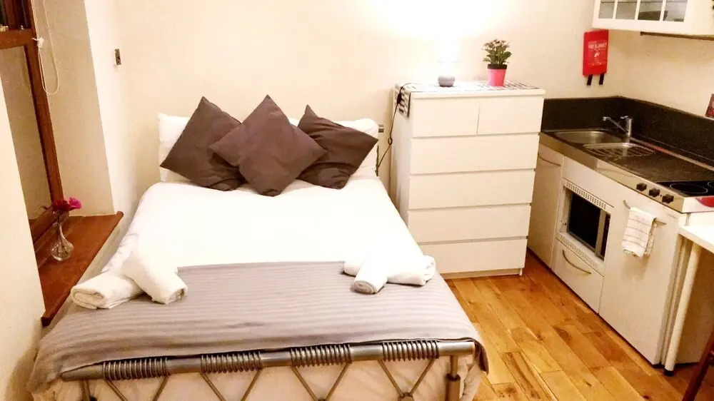 Foto - White's Row Resident