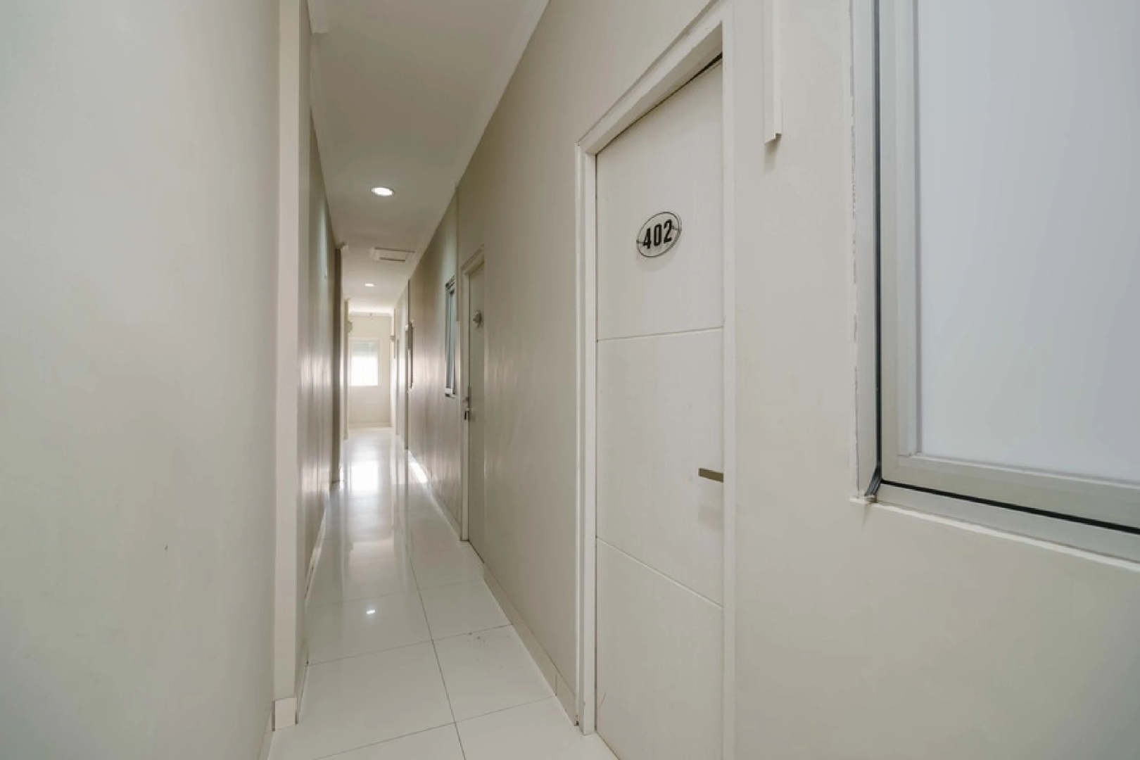 Foto - RedDoorz Plus near Mangga Besar Station 2