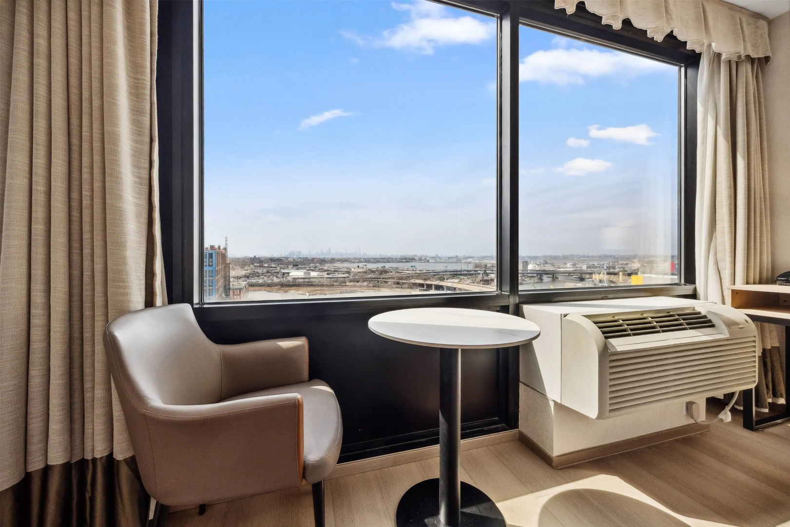 Foto - Ramada by Wyndham Flushing Queens