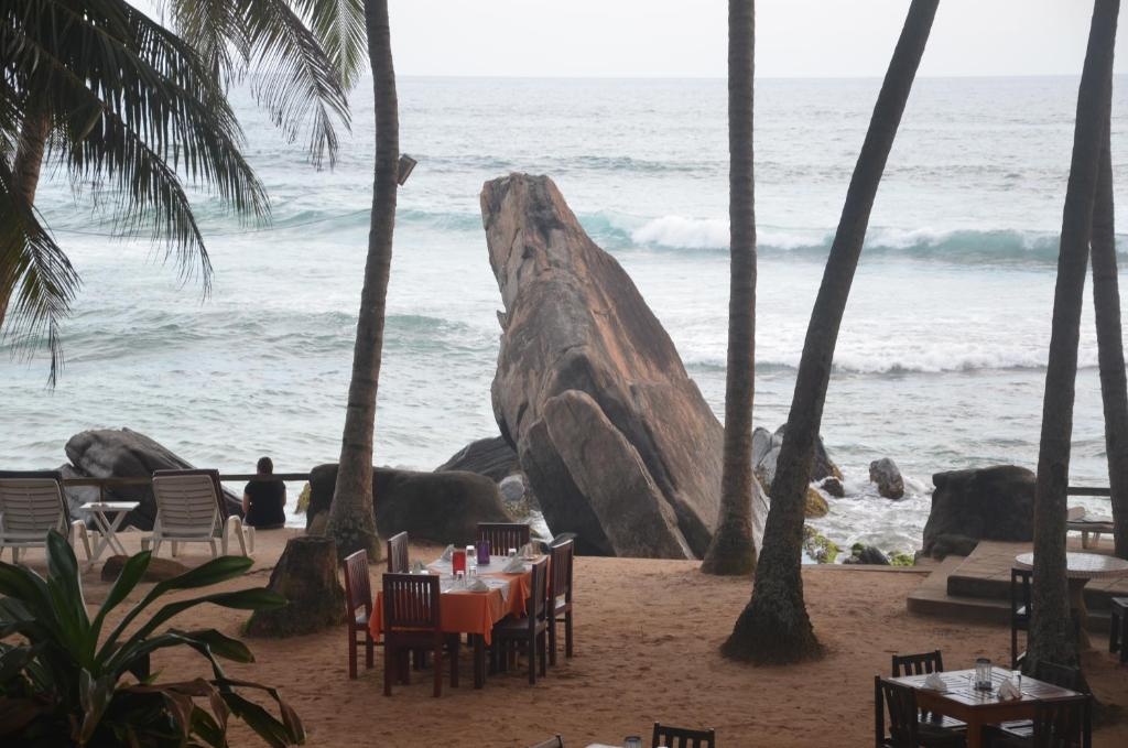 SRI GEMUNU BEACH