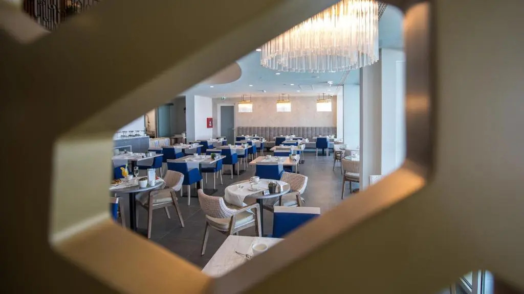 Photo - Royal Blue Hotel